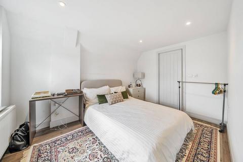 3 bedroom flat to rent, Langdale Avenue, Mitcham, CR4
