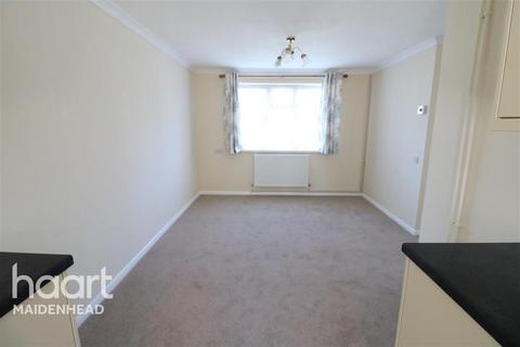 3 bedroom terraced house to rent, Holyport