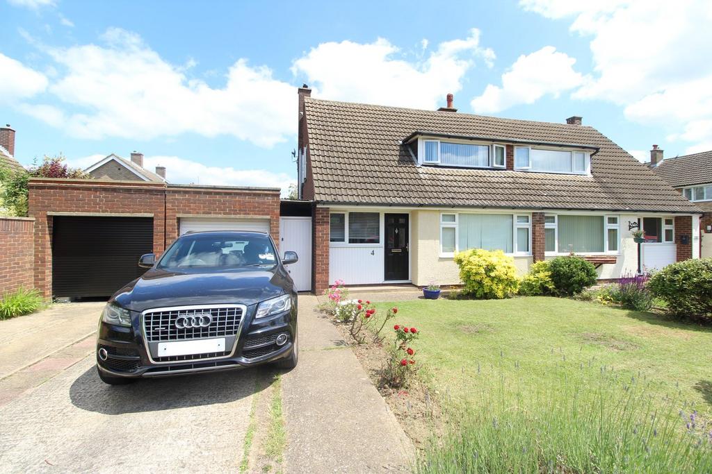 Dane Close, Stotfold, Hitchin, SG5 3 bed chalet to rent £1,600 pcm (£