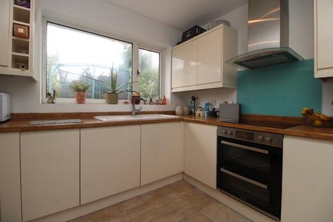 3 bedroom chalet to rent, Dane Close, Stotfold, Hitchin, SG5