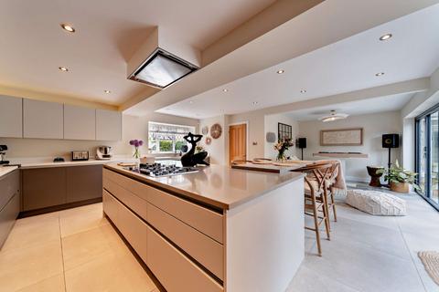 8 Newark Road, Windlesham, GU20 6NE