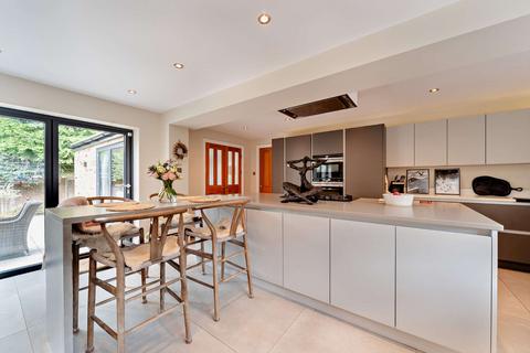 8 Newark Road, Windlesham, GU20 6NE