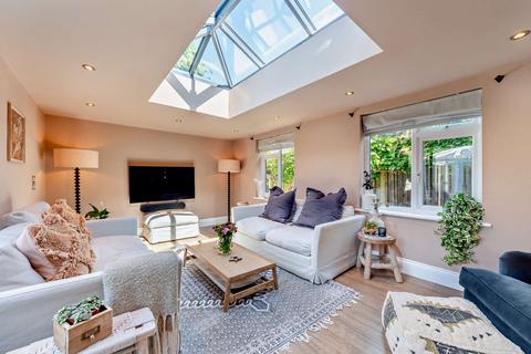 8 Newark Road, Windlesham, GU20 6NE