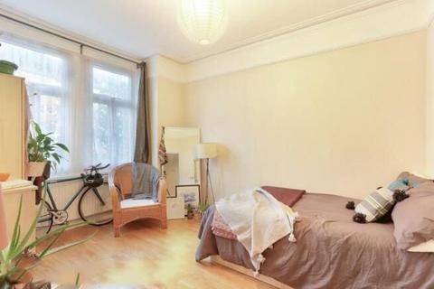 4 bedroom terraced house to rent, Mitcham Road, London SW17