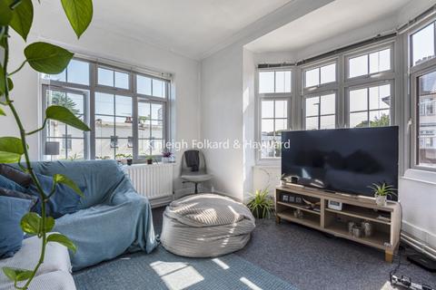 3 bedroom flat to rent, Fountain Road Tooting SW17