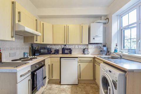 3 bedroom flat to rent, Fountain Road Tooting SW17