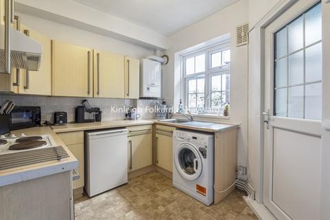 3 bedroom flat to rent, Fountain Road Tooting SW17