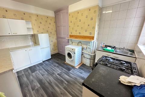 3 bedroom terraced house to rent, Ashburnham Road, Luton, Bedfordshire, LU1 1JW