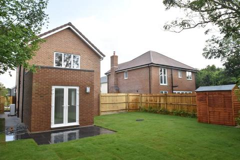 2 bedroom detached house to rent, Pound Road, East Peckham, Tonbridge, TN12