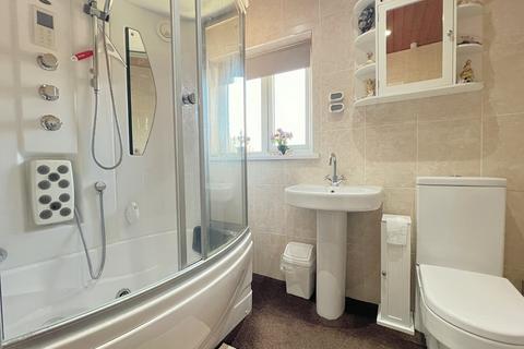 15 Boldron Holt, Bradford, BD6 2AE