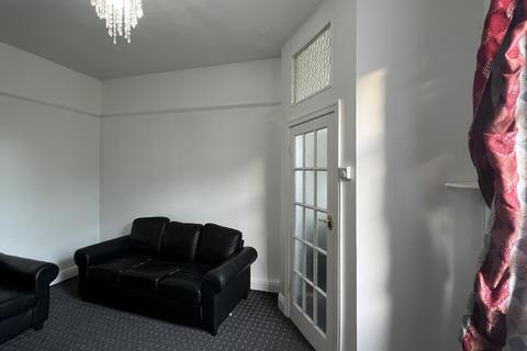 2 bedroom terraced house to rent, Mount Street, Huddersfield, West Yorkshire, HD1
