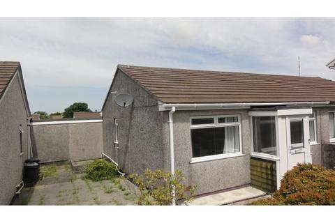 2 bedroom bungalow to rent, Penluke Close, Four Lanes, Redruth