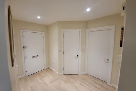 3 bedroom flat share to rent, Mill Pond Close,  London, SW8