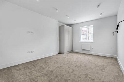 2 bedroom block of apartments to rent, Mitcham Lane, SW16