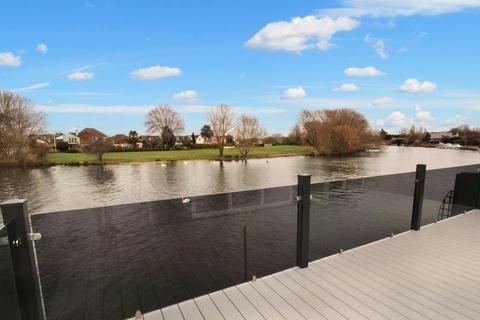 2 bedroom park home for sale, Staines-upon-Thames, Surrey, TW18