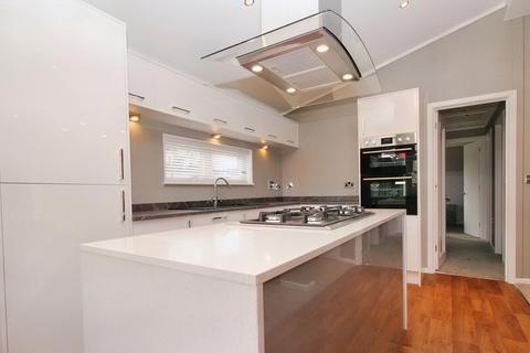 2 bedroom park home for sale, Staines-upon-Thames, Surrey, TW18