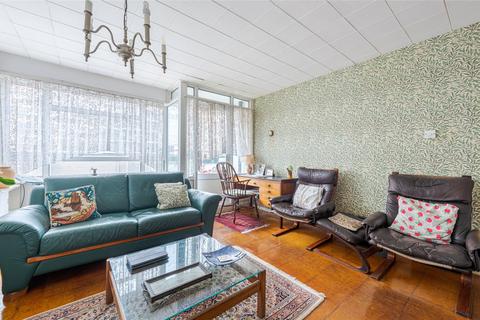 2 bedroom apartment for sale, Blackstone House, Churchill Gardens, London, SW1V