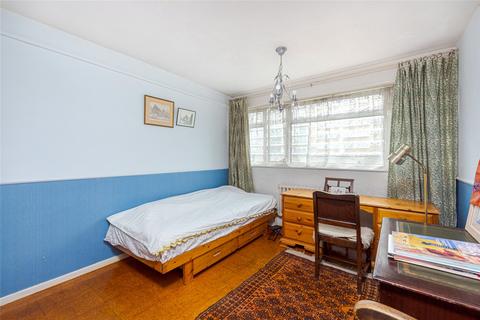 2 bedroom apartment for sale, Blackstone House, Churchill Gardens, London, SW1V