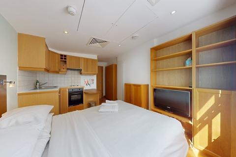 Studio to rent, Cartwright Gardens