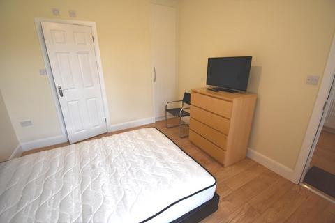 1 bedroom in a house share to rent, Hounslow, TW5
