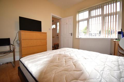 1 bedroom in a house share to rent, Hounslow, TW5