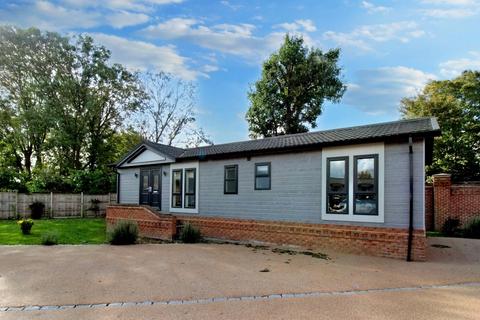 2 bedroom park home for sale, Staines-upon-Thames, Surrey, TW18