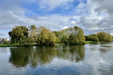 undefined, Staines-upon-Thames, Surrey, TW18