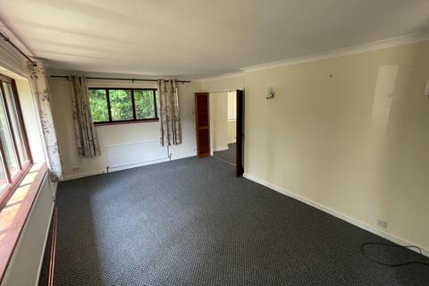 3 bedroom bungalow to rent, Bracken Wood, Walsall, WS5 3LH