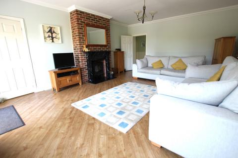 4 bedroom chalet for sale, CLANFIELD