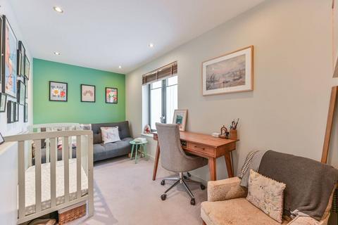 2 bedroom flat to rent, Henry Road, Oval, London, SW9