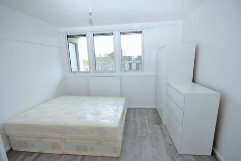 2 bedroom maisonette to rent, Harpley Square, E1 4EB