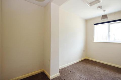 2 bedroom flat to rent, Wallscourt Road, Bristol BS34