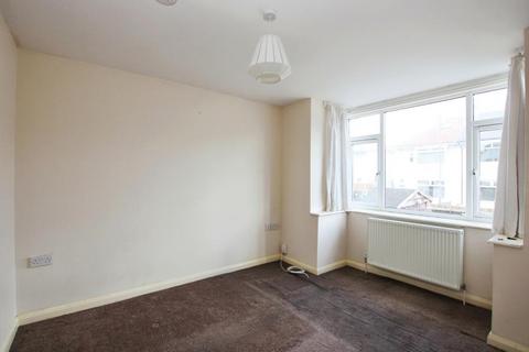 2 bedroom flat to rent, Wallscourt Road, Bristol BS34