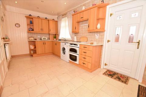 2 bedroom end of terrace house for sale, Queens Crescent, Bellshill