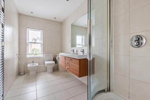 9 Pinel Close, Virginia Water, GU25 4SP