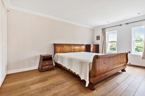 9 Pinel Close, Virginia Water, GU25 4SP