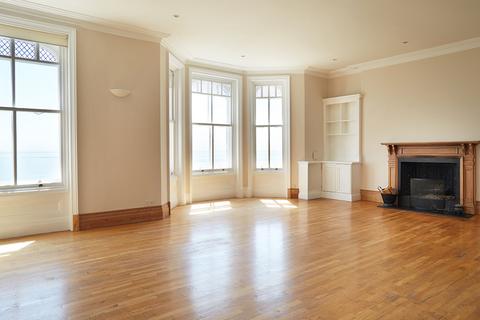 4 bedroom flat to rent, Kings Gardens, Hove BN3