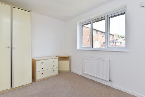 2 bedroom terraced house to rent, Illustrious Close, Chatham