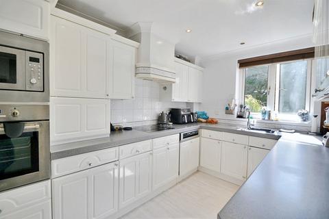 2 bedroom flat for sale, Canford Cliffs