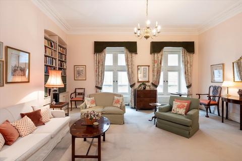 2 bedroom flat for sale, Whitehall Court, London, SW1A