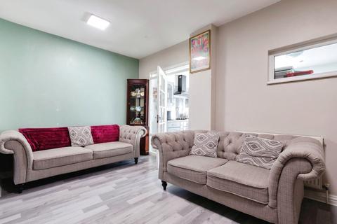 4 bedroom terraced house for sale, Chingford Road, London E17