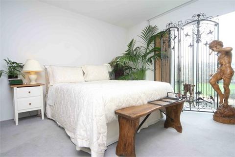 2 bedroom apartment to rent, The Lantern, 1 Trundle Street, Borough, London, SE1