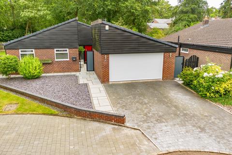 3 bedroom detached bungalow for sale, Woodlands Drive, Thelwall, WA4