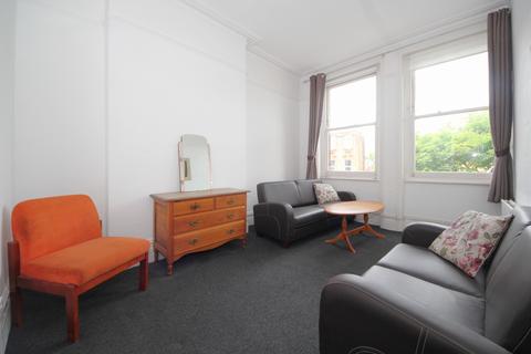 3 bedroom flat to rent, High Road, N2