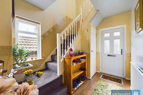 4 Fairway, Bradford, BD7 4JF