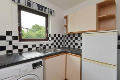 10/2 Sheriff Park, Edinburgh, EH6 6DY