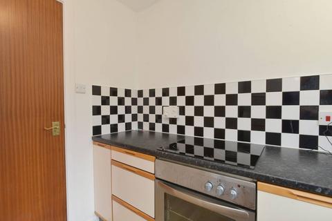 10/2 Sheriff Park, Edinburgh, EH6 6DY
