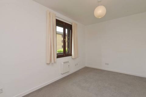10/2 Sheriff Park, Edinburgh, EH6 6DY