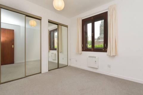 10/2 Sheriff Park, Edinburgh, EH6 6DY