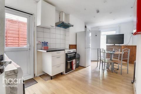 1 bedroom in a house share to rent, Lenham Road, Thornton heath